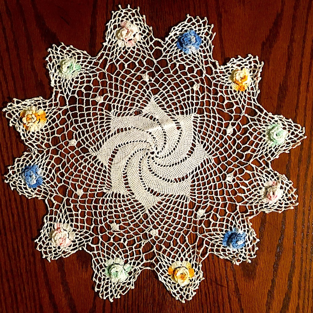 Vintage 1940s Floral Doily